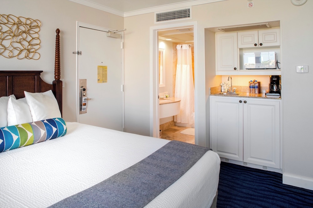 Room, King Bed, Tropical View, Balcony