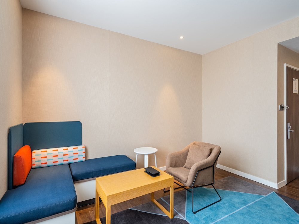 Holiday Inn Express Litang 63/78