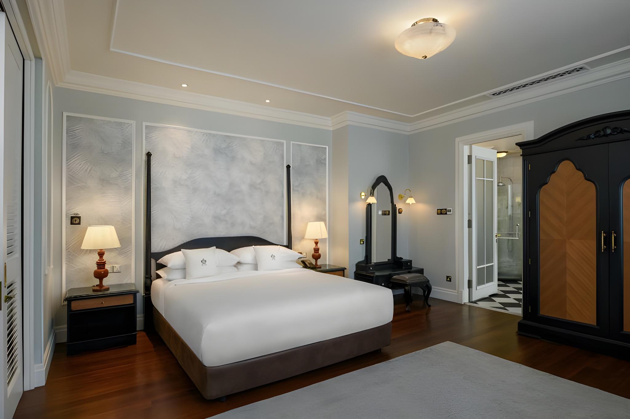 George, Town, Suite, King Bed
