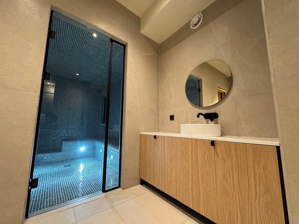 Tbilisi Edition Design Hotel 39/68