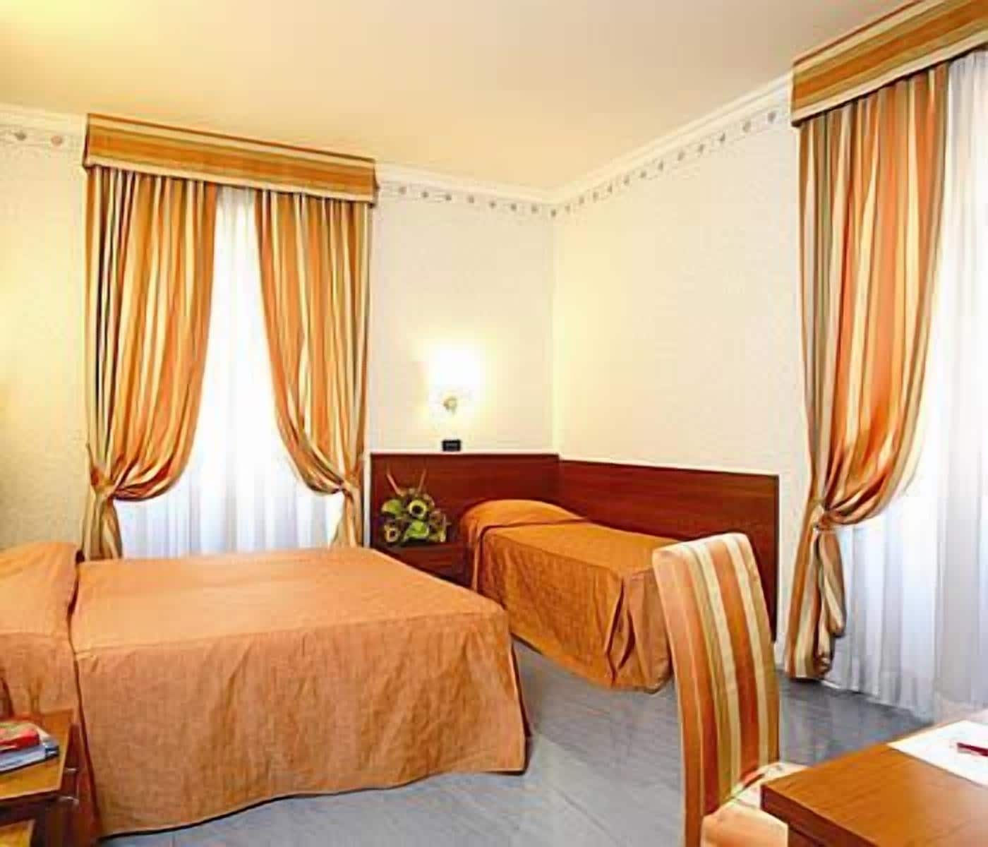 ROOM, TRIPLE
