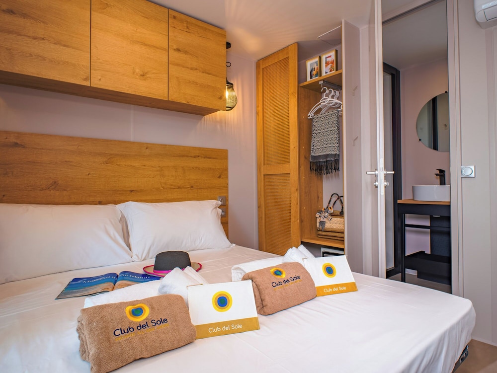 Elite, Mobile Home, Double and Twin Beds
