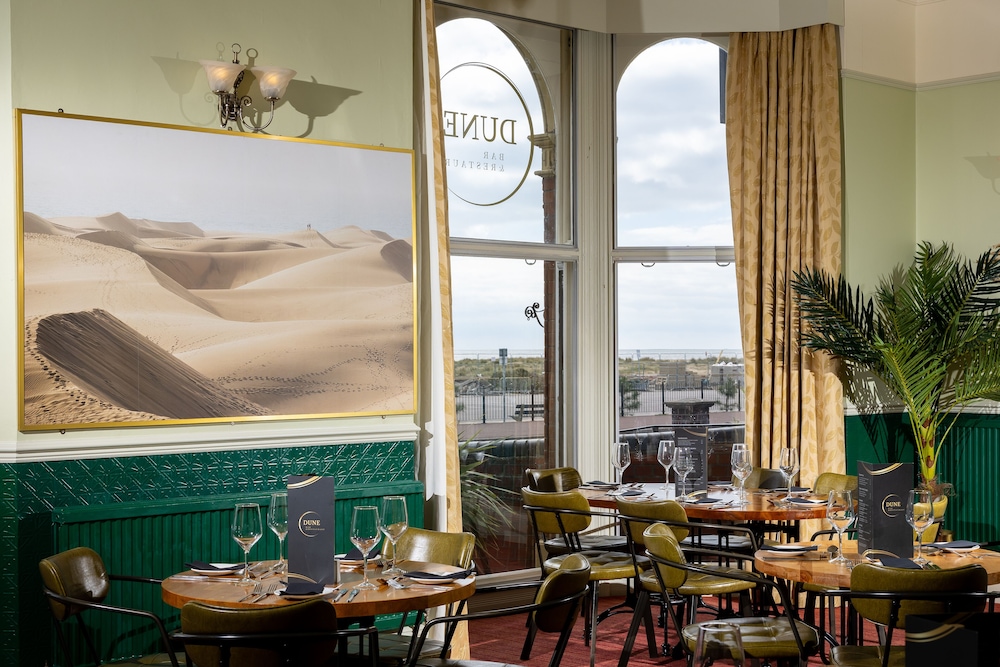 The Palm Court Hotel 42/50