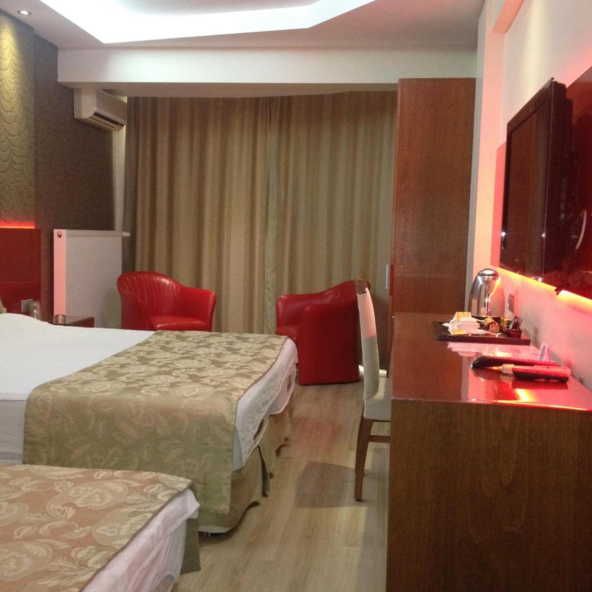 Anil Hotel 33/56