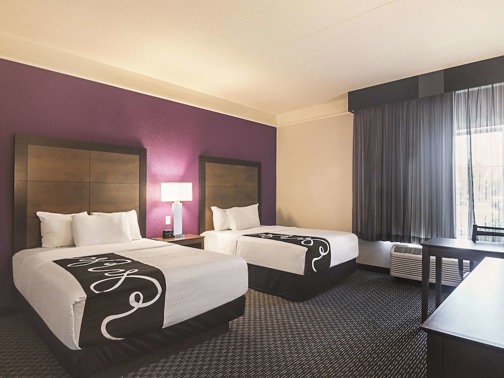 La Quinta Inn Suites Oklahoma City Nw Expwy 18/47