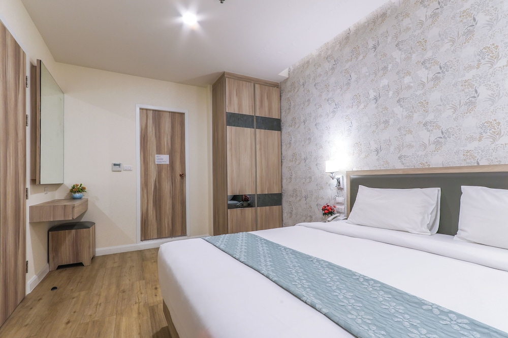Leela Orchid Hotel 17/49