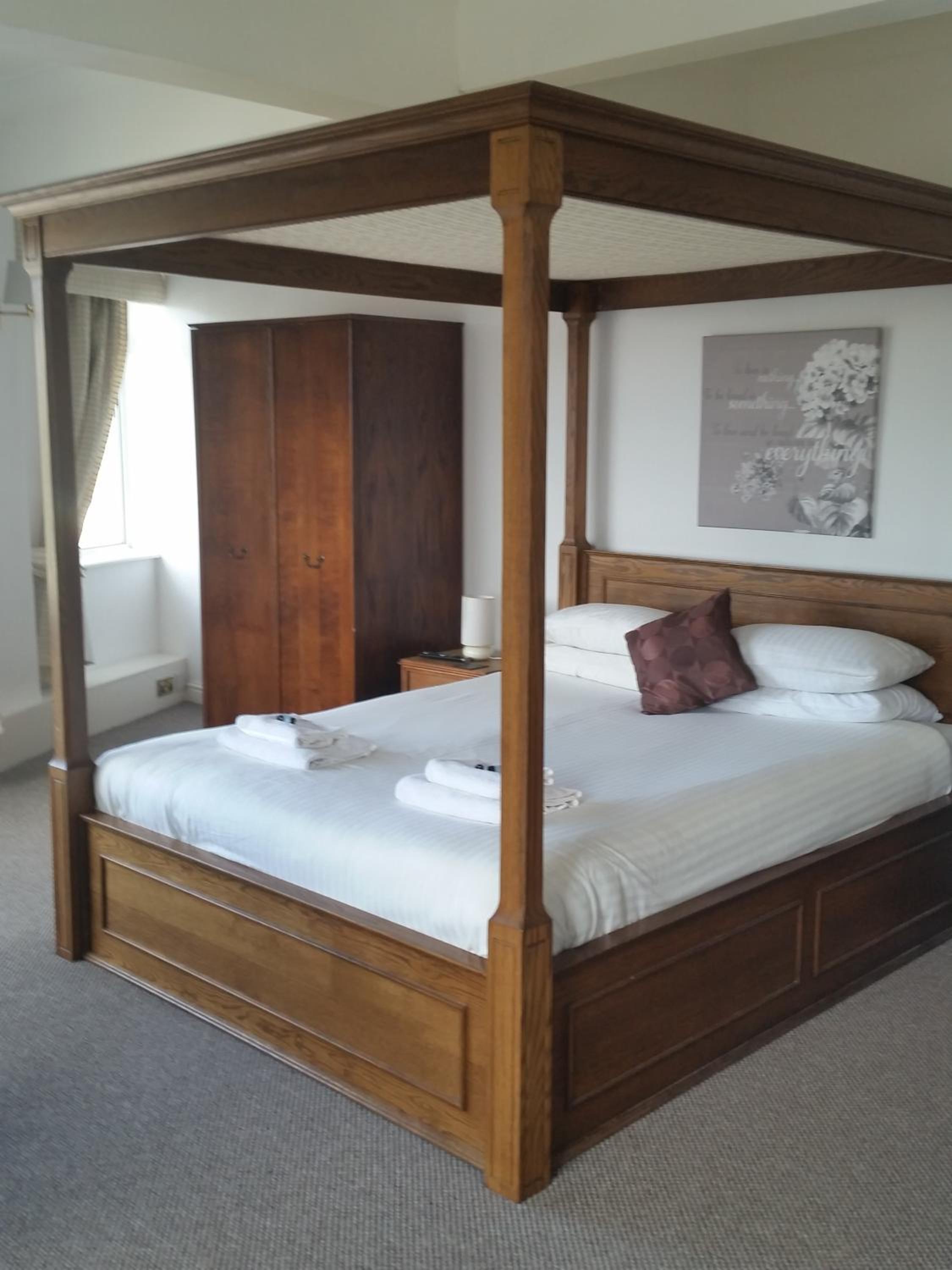 The Bridge Hotel 22/63