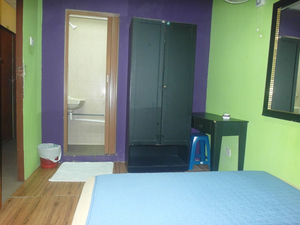 OASIS GUEST HOUSE 13/43