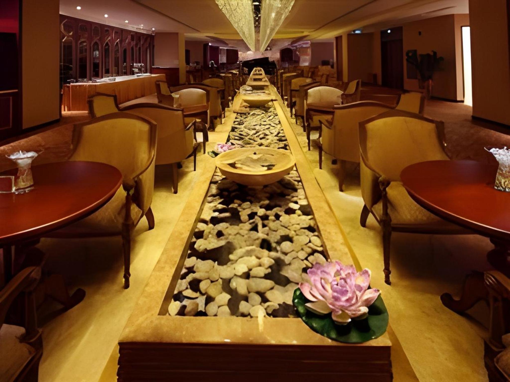 Yihe Grand Hotel 35/38