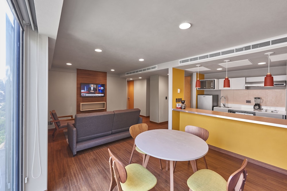 Lobby at City Express Suites by Marriott Ciudad de Mexico Anzures, MEXICO CITY