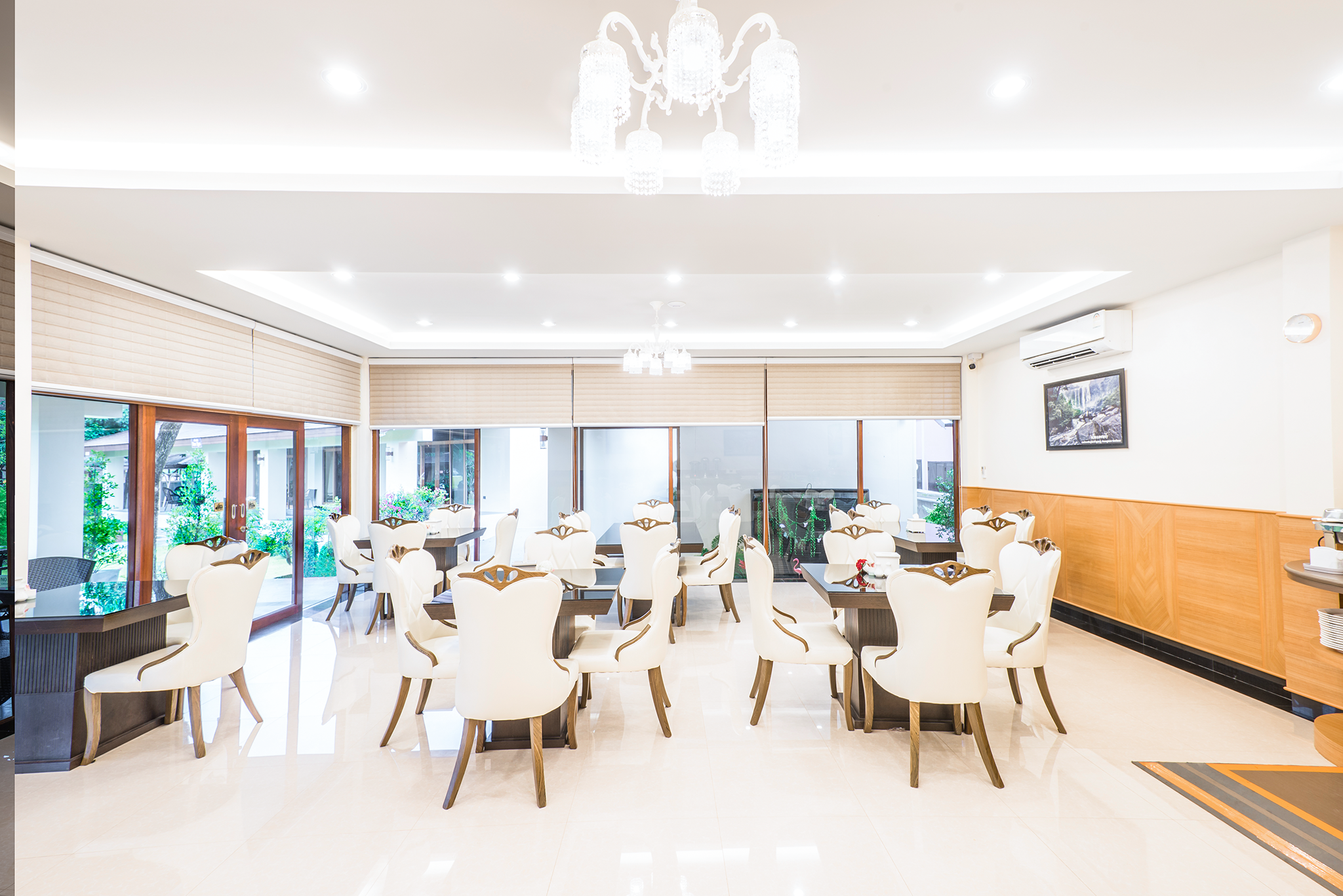 Au Place Hotel 53/61
