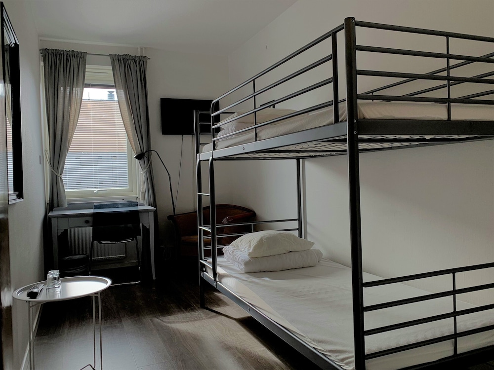 Solsta Hotell 18/42