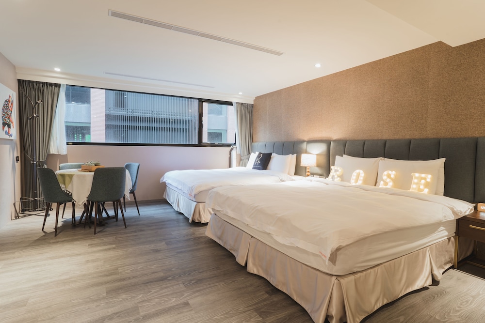 FAMILY, QUADRUPLE, MULTIPLE BEDS, CITY VIEW