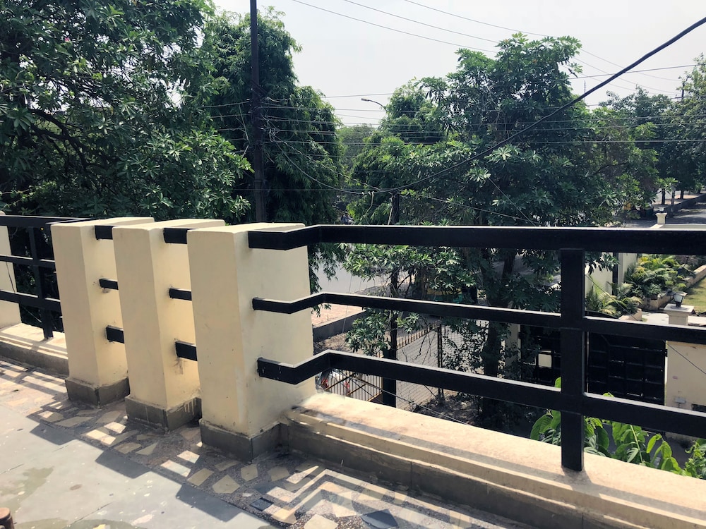 Utsav Bed & Breakfast 2/23