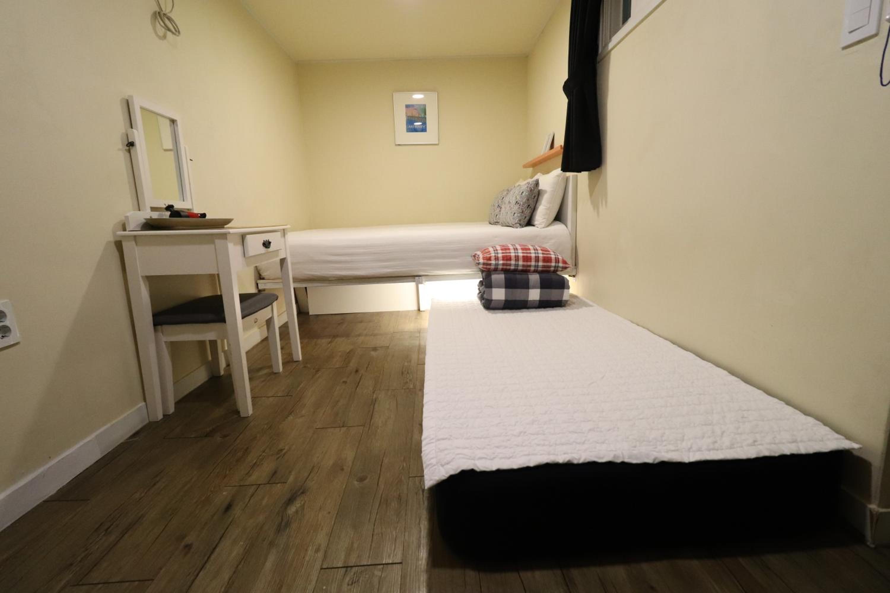 Deluxe, Double Bed, No Window