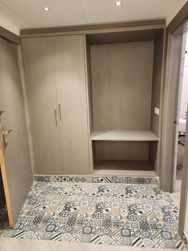 Hotel Square 9 Inn 1/23