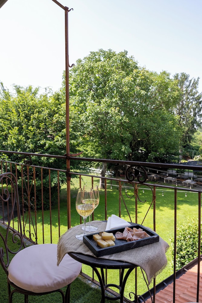 Hotel Tenimento Al Castello 33/50