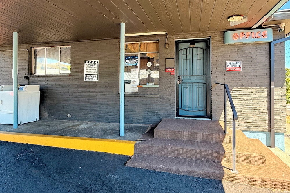Budget Motel 6/22