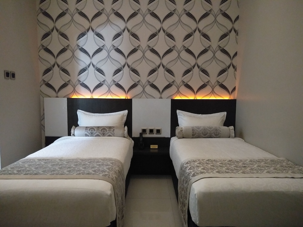 Malang City Boulevard Homestay And Resto 11/55