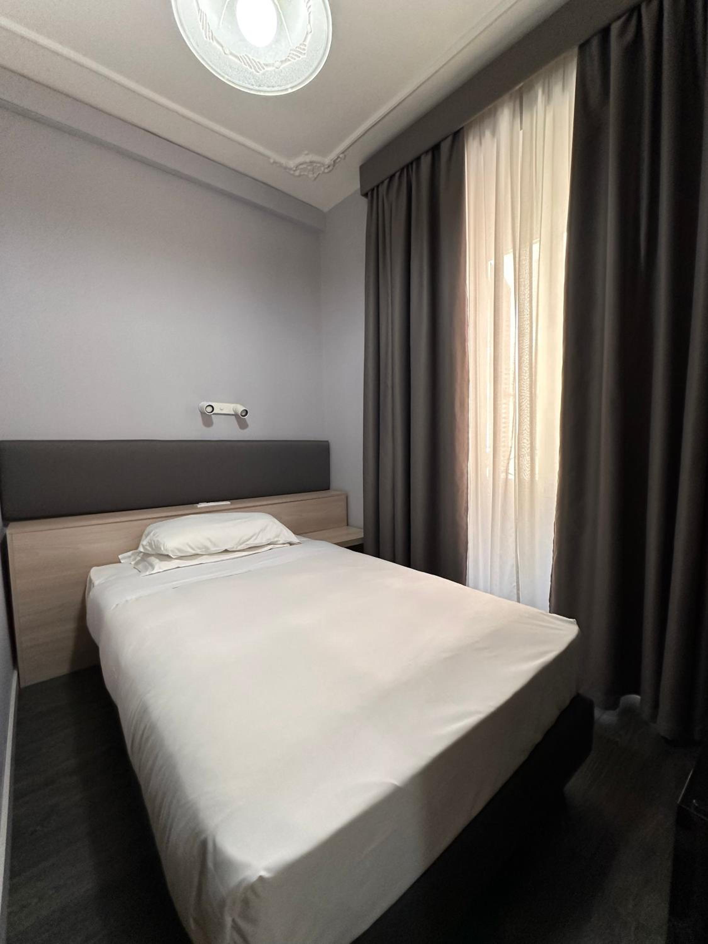 Room, Single, French Bed