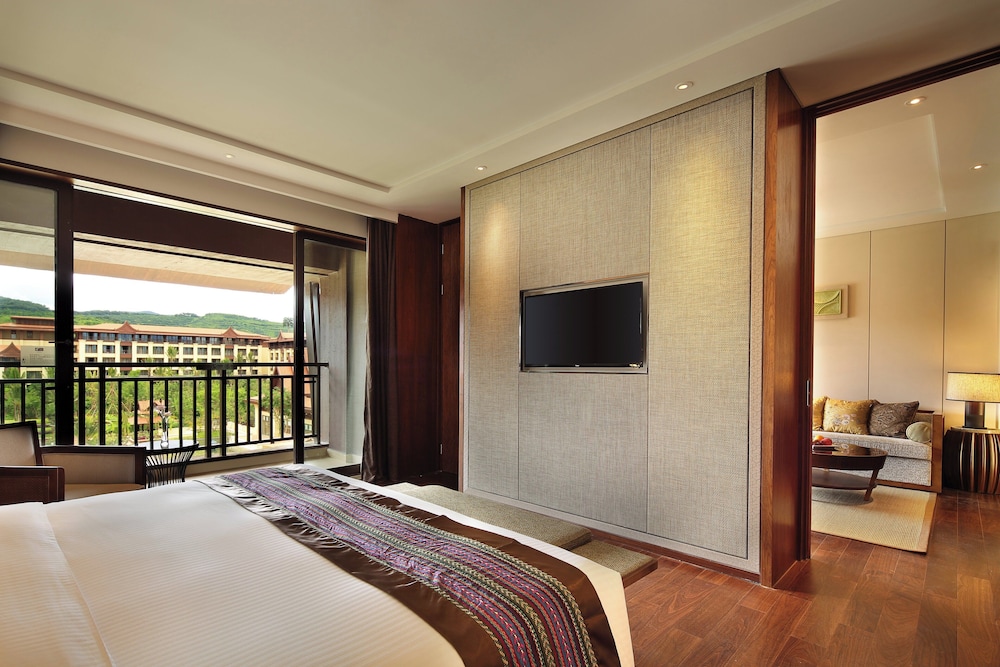 1 Bedroom, Suite, King Bed, Club Lounge Access, Lounge Access