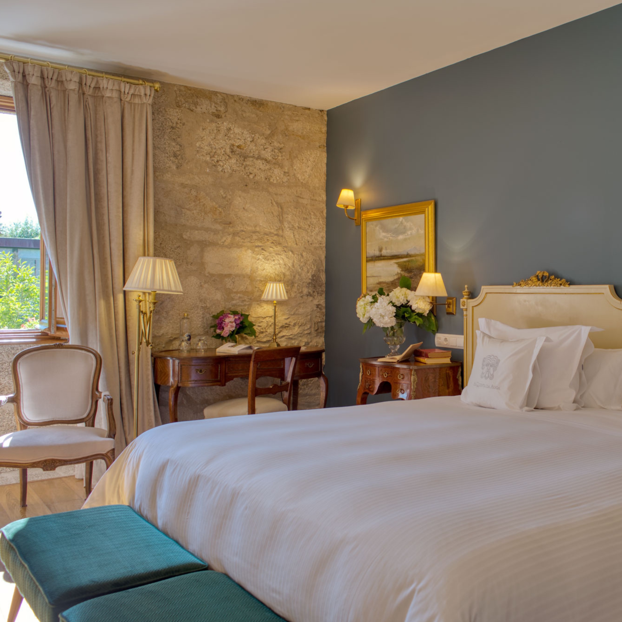 Alma, Single, Double Bed