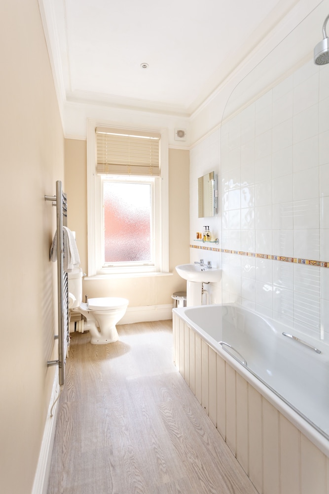 Inn In The Park 40/41