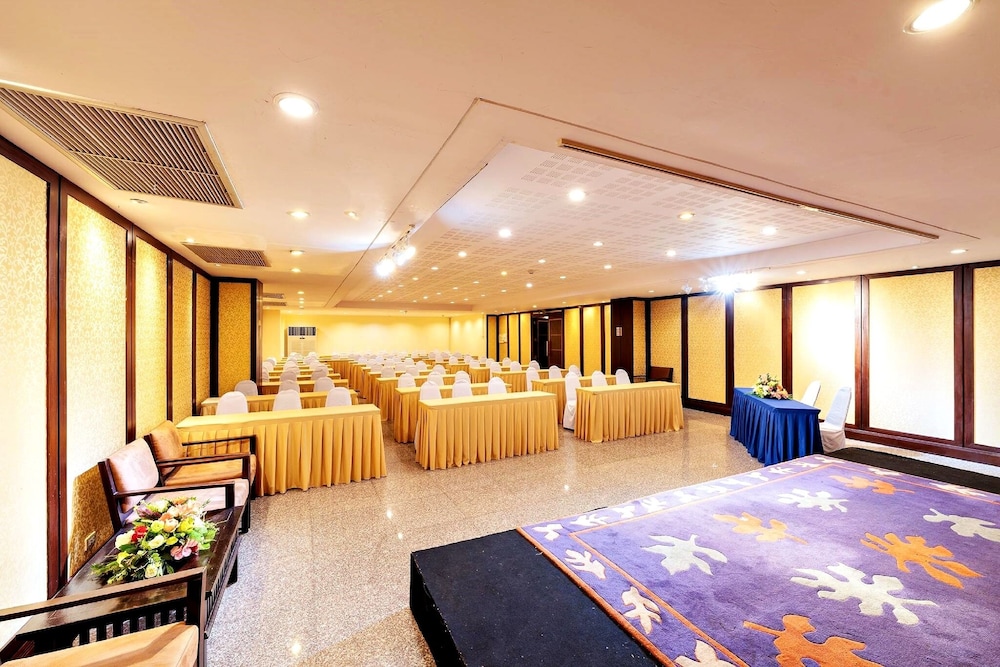 Royal Peninsula Hotel 36/66