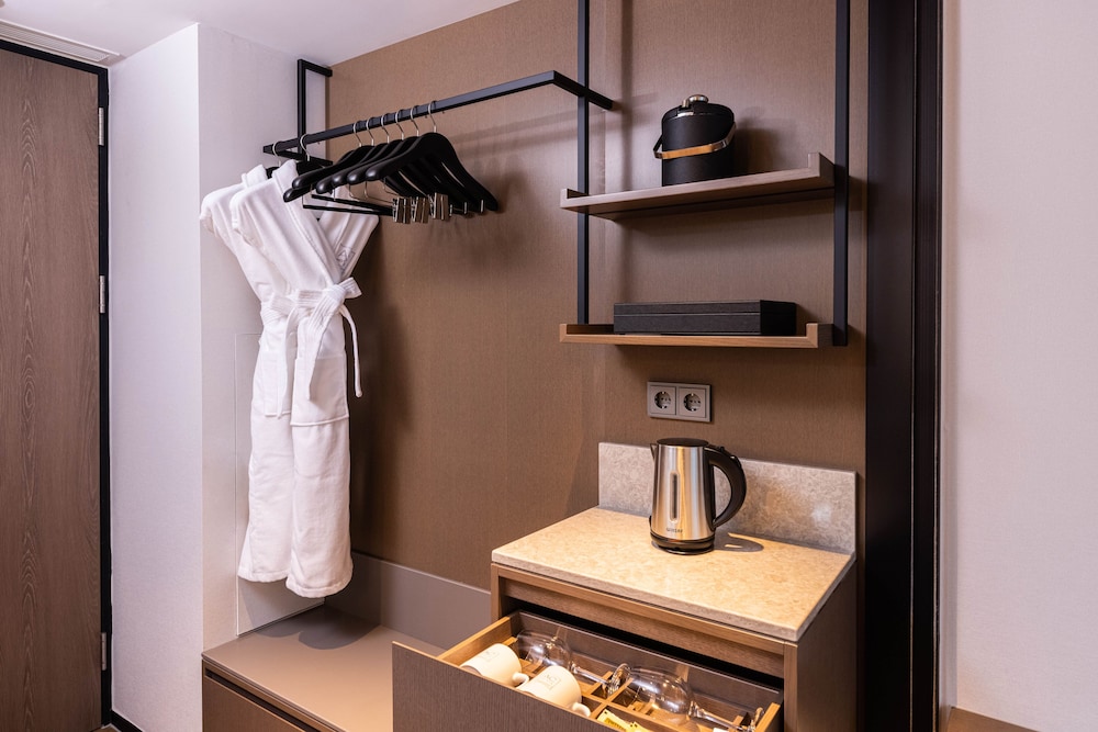 غرفة كومفورت بسرير كوين، AC Hotel by Marriott Seoul Gangnam 7/7