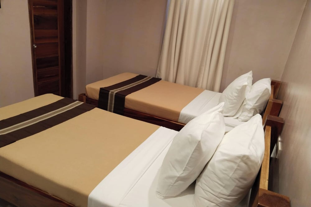 Hotel Lapira 36/61