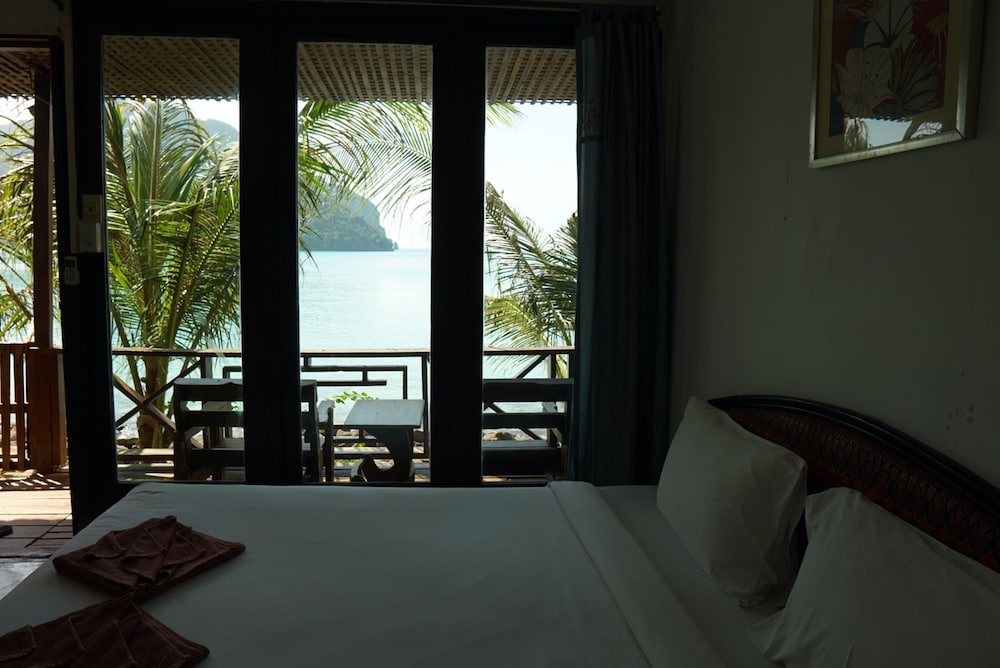 Phi Phi Cozy Seafront Resort 32/67