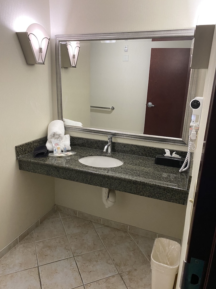 Comfort Suites Mount Juliet 25/57
