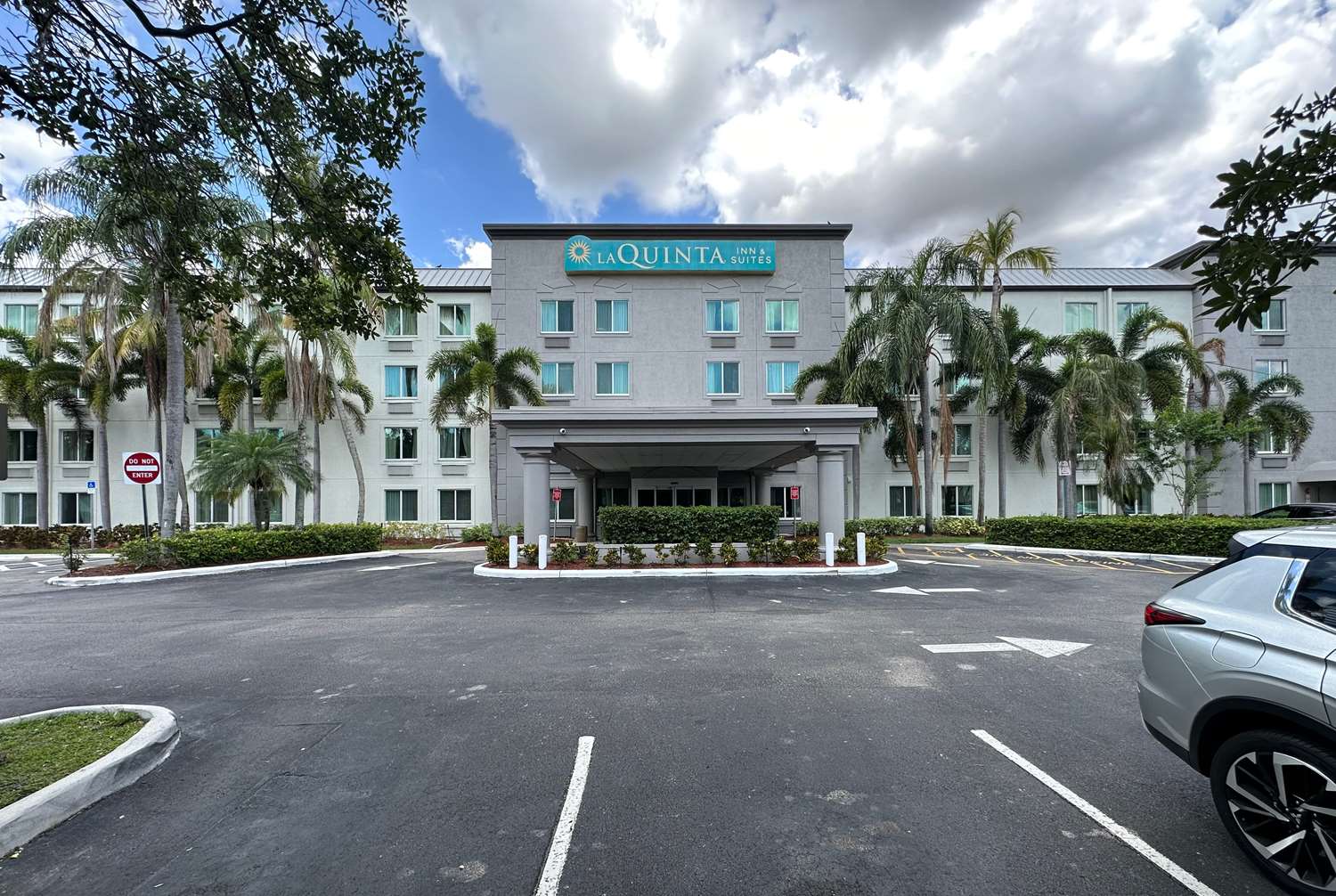 La Quinta Inn & Suites by Wyndham Sawgrass 52/55