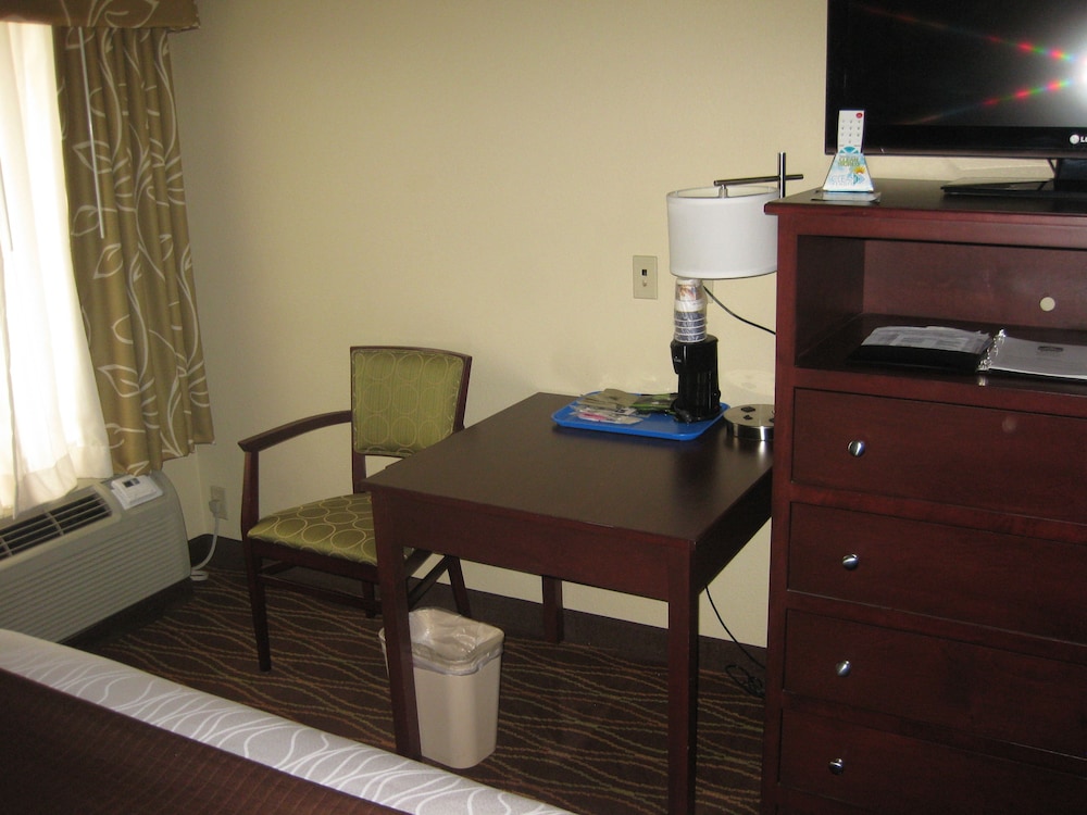 Best Western Plus Springfield Airport Inn 33/39