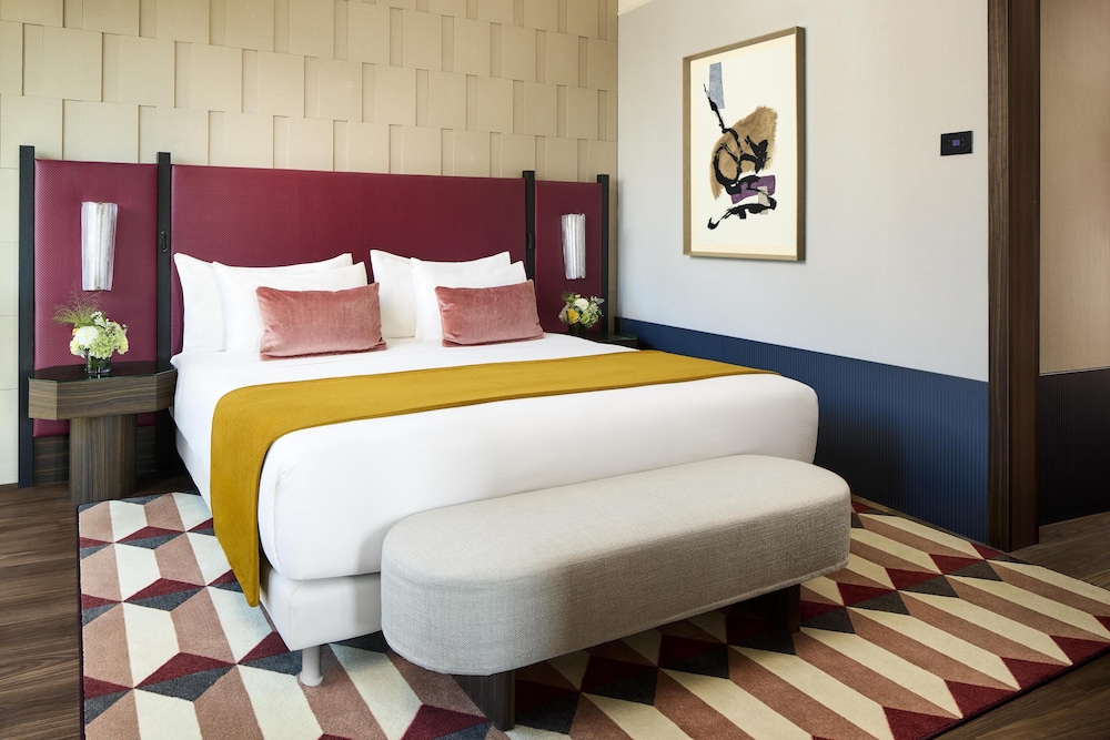 Suite, King Bed, with Extra Bed, Duomo View
