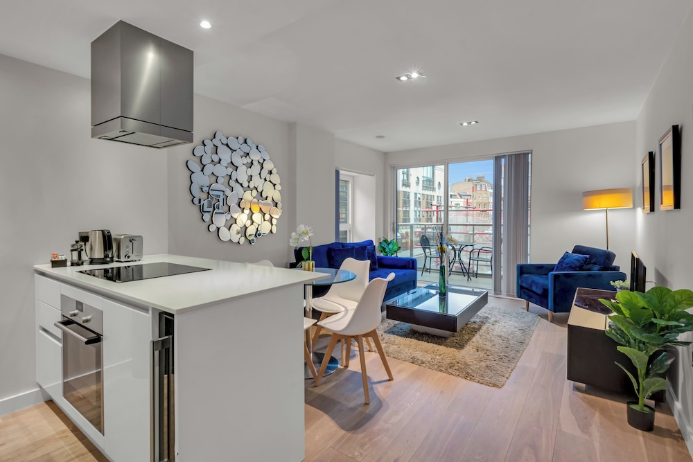 Avant Garde Apartments By Squa.Re 27/43