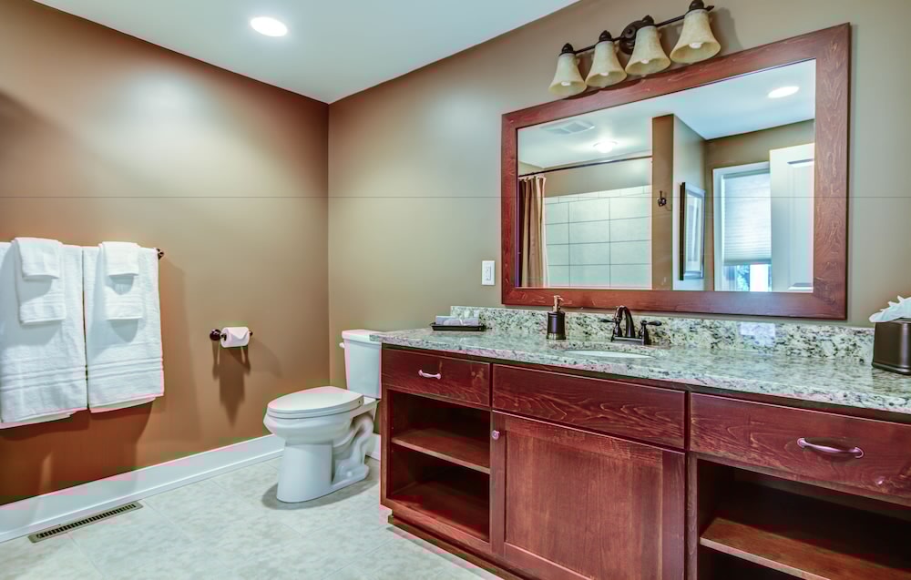 Twin Oaks Inn 32/69