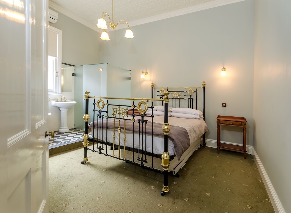 Princess, Suite, Queen Bed, Private Bathroom
