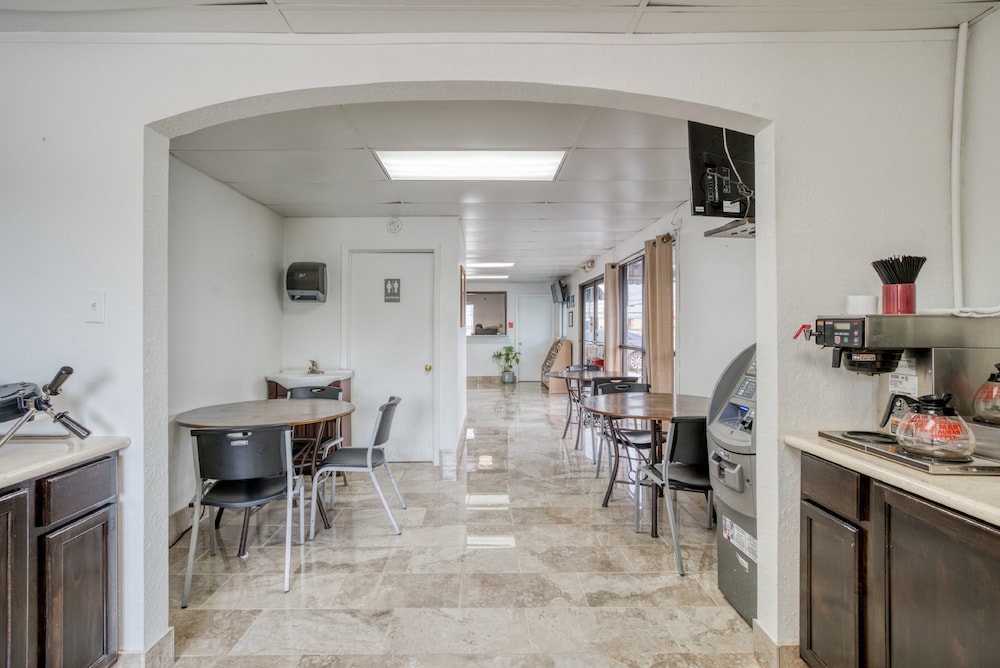 OYO Hotel San Antonio Lackland Air Force Base West 37/44