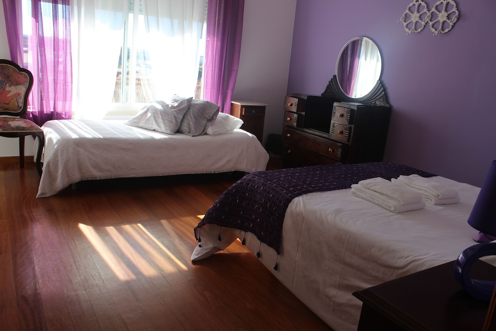 Ericeira Chill Hill Hostel & Private Rooms 17/50