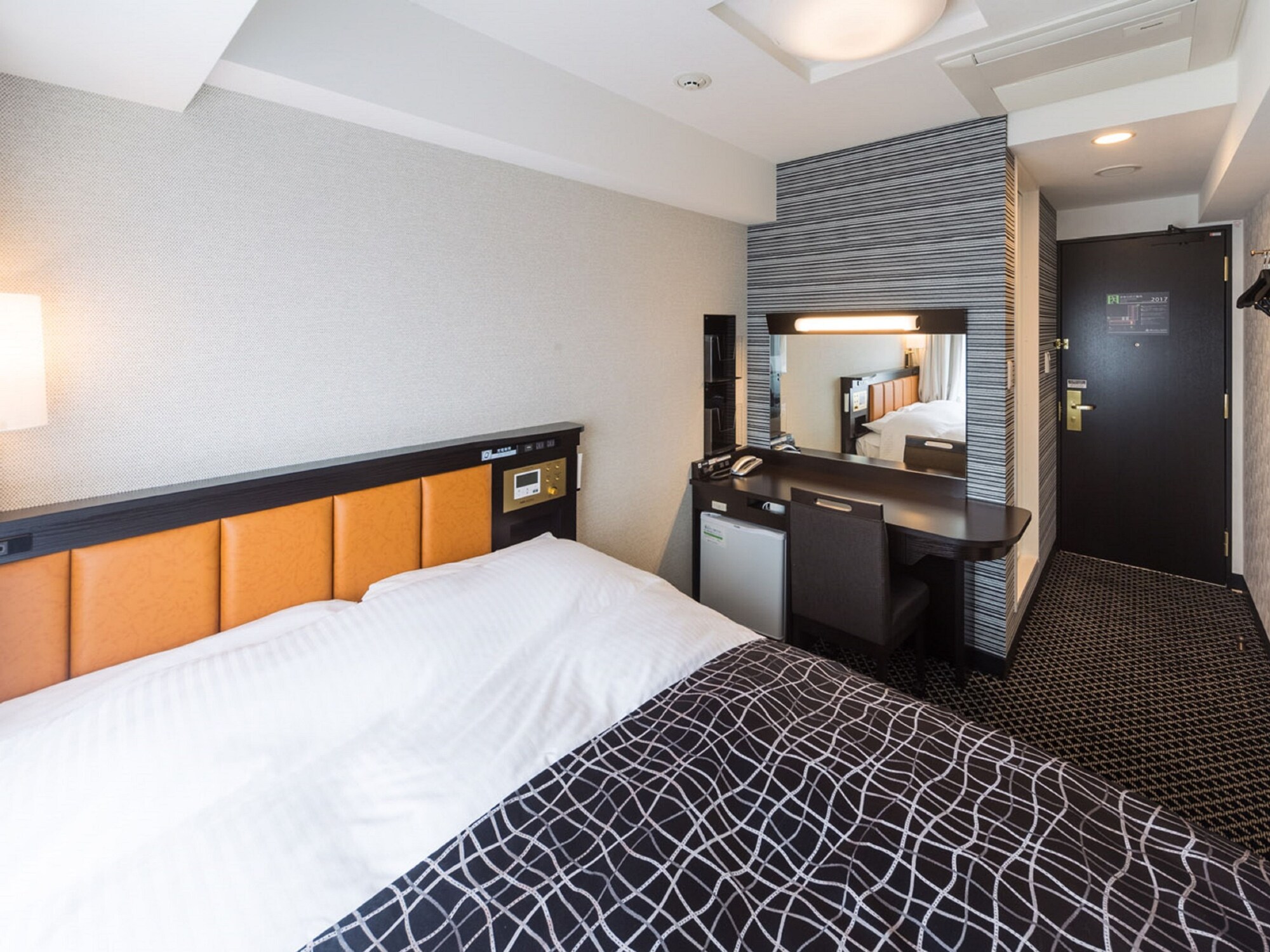 1 BEDROOM, DOUBLE BED