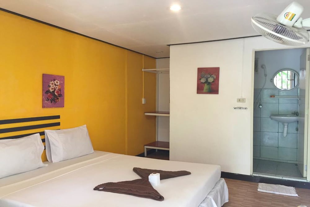 Coco's Guesthouse 8/66