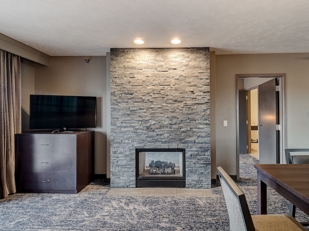 Doubletree By Hilton Bloomington 21/76
