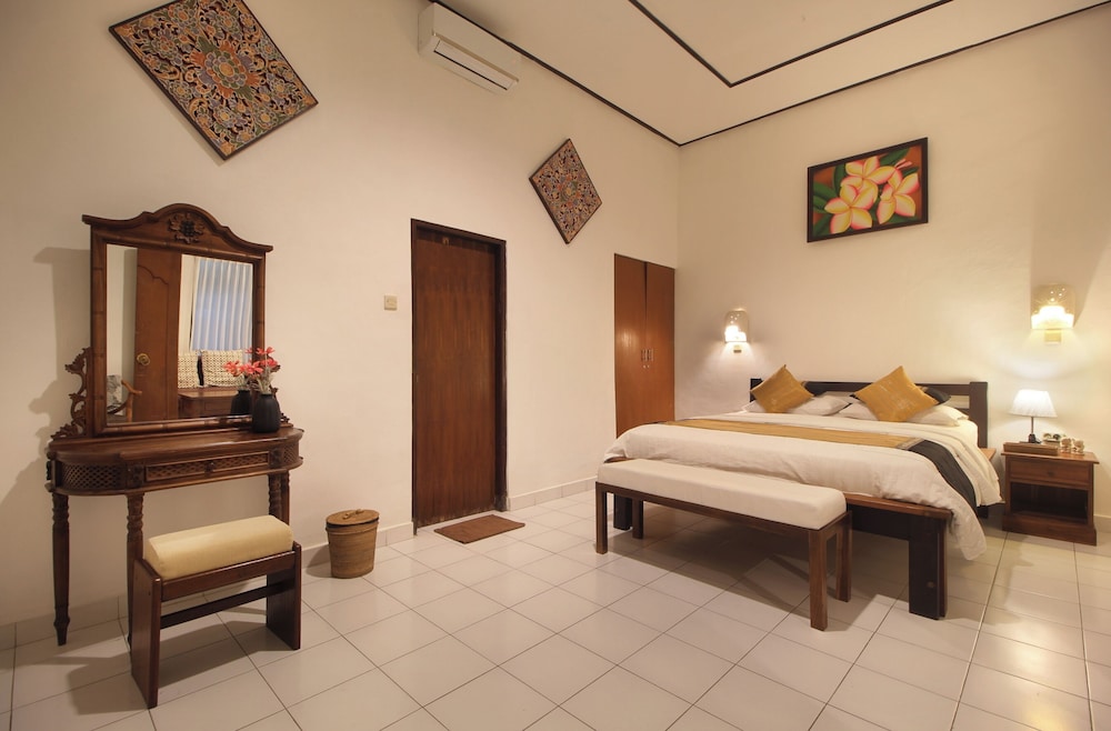 Hotel Jati And Home Stay 22/71
