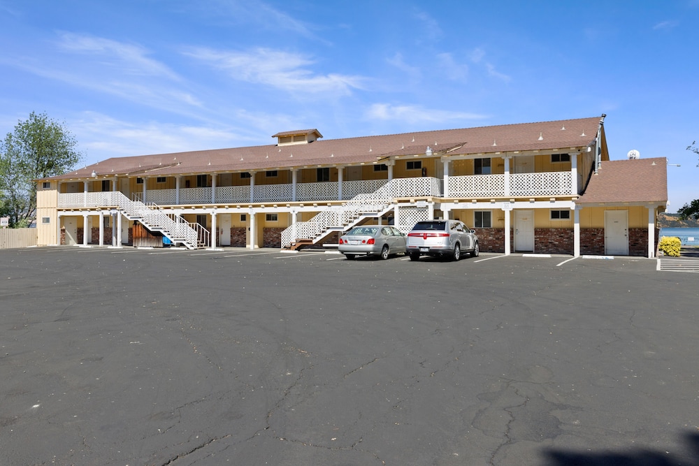 Skylark Shores Resort 39/50