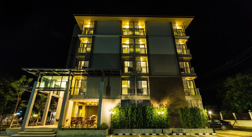 Qoo Hotel 1/64
