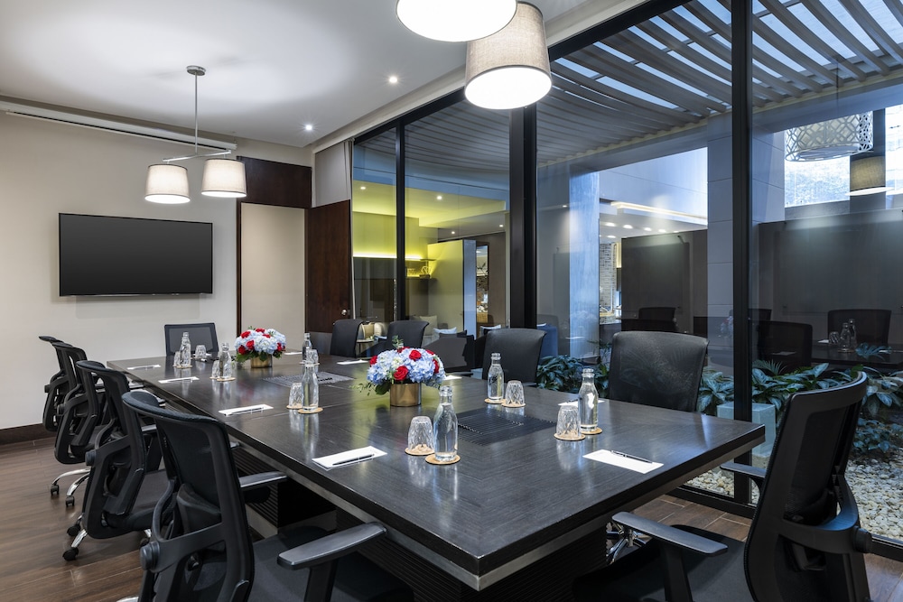 Hotel 93 Luxury Residences 63/69