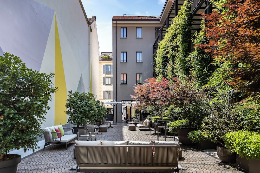 Savona 18 Suites 69/74