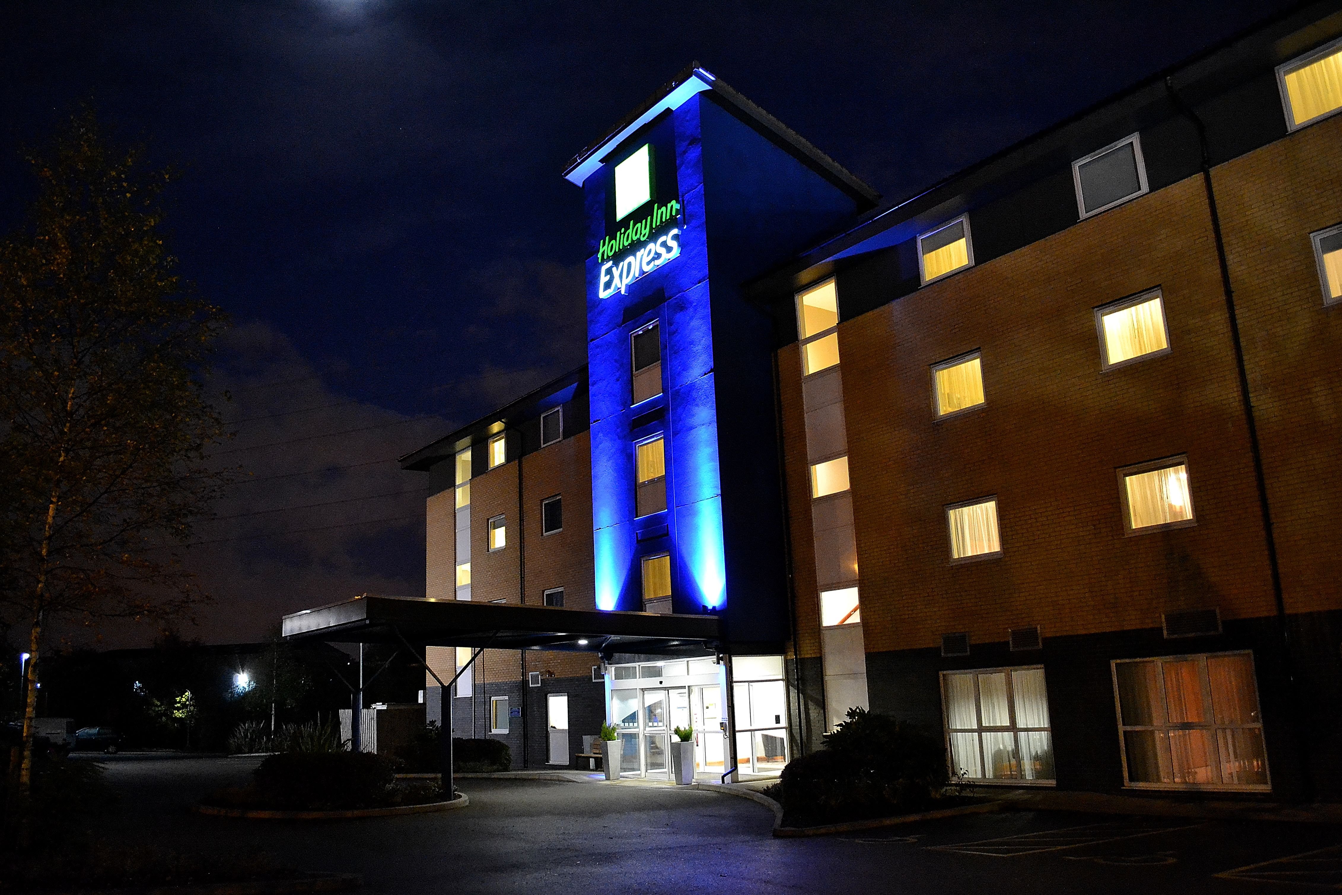 Holiday Inn Express Birmingham - Star City 3/61