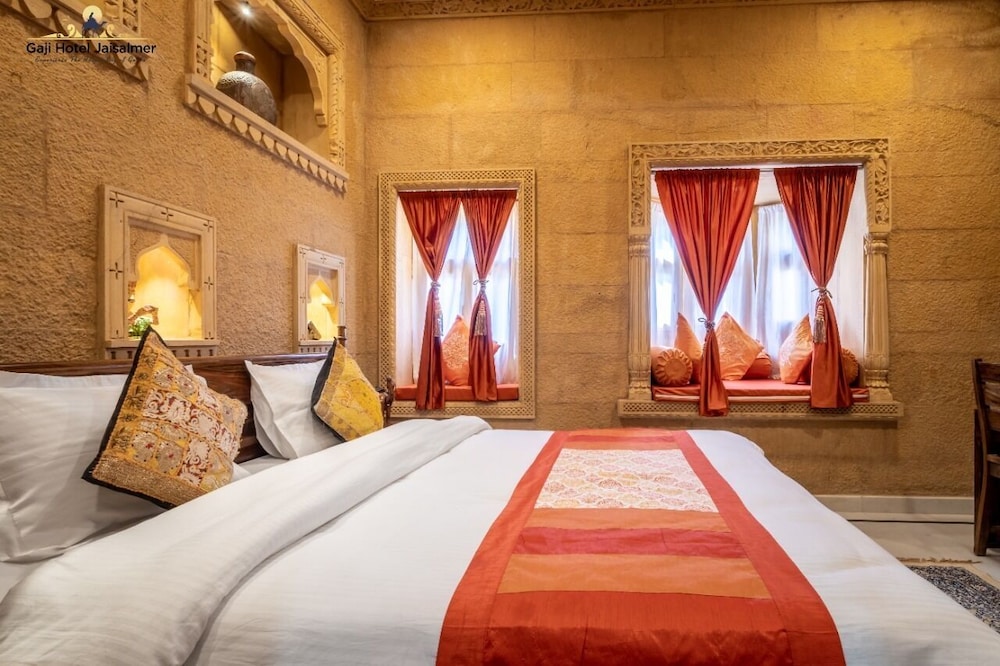 Gaji Hotel 13/64